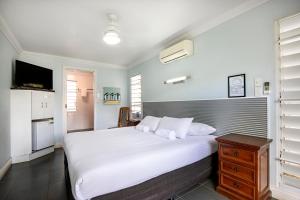 bush village holiday cabins