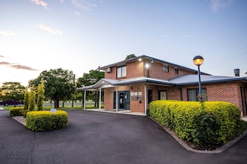 hawkesbury race club motel