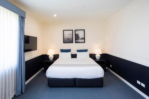 Hawkesbury Race Club Motel,Clarendon>>Berrilee,4 star