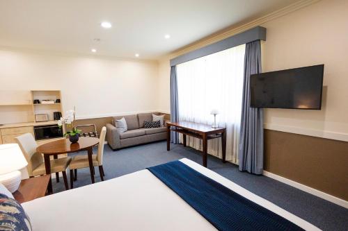 Hawkesbury Race Club Motel,Clarendon>>Berrilee,4 star