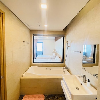 flc sea tower quy nhon seaview apartment