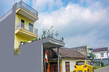 spot on 91588 ananda guest house batu