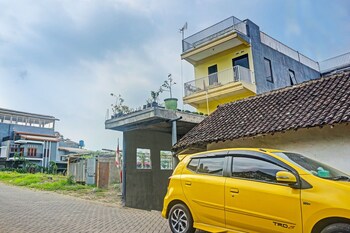 spot on 91588 ananda guest house batu