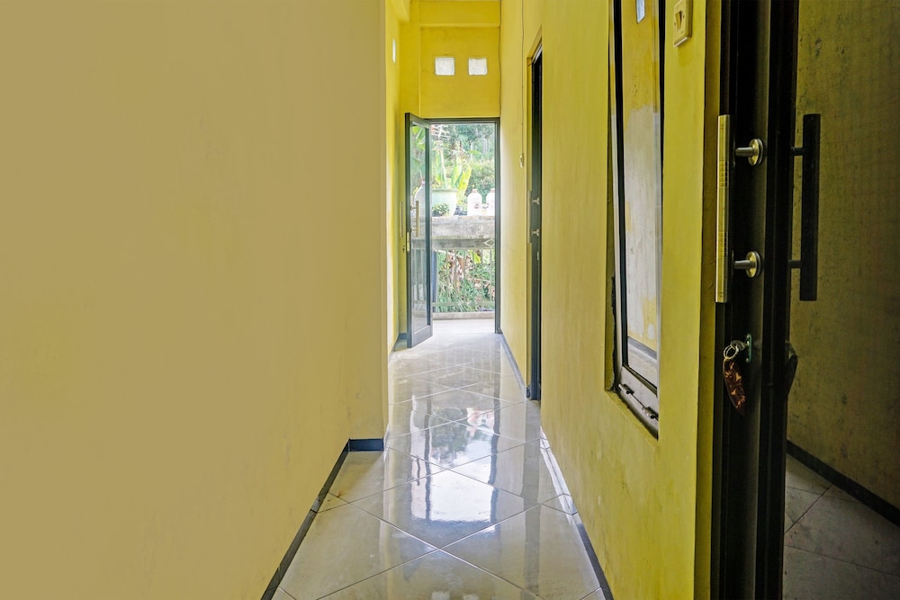spot on 91588 ananda guest house batu