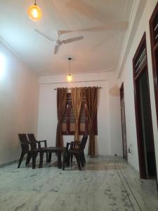 Noor Tower,India>>Udaipur,2 star