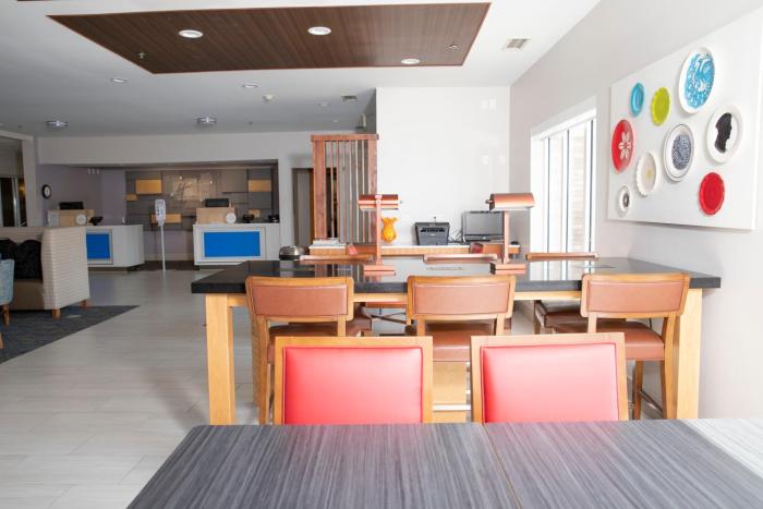 holiday inn express toledo west napoleon by ihg