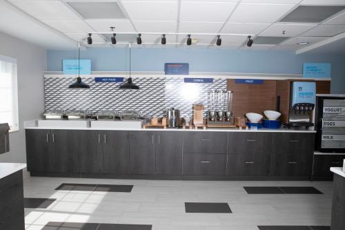 holiday inn express toledo west napoleon by ihg