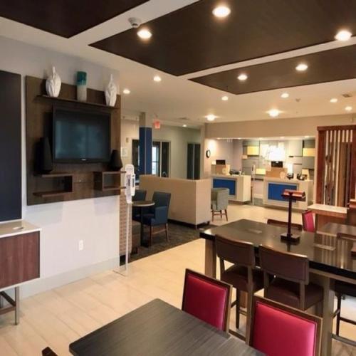 holiday inn express toledo west napoleon by ihg