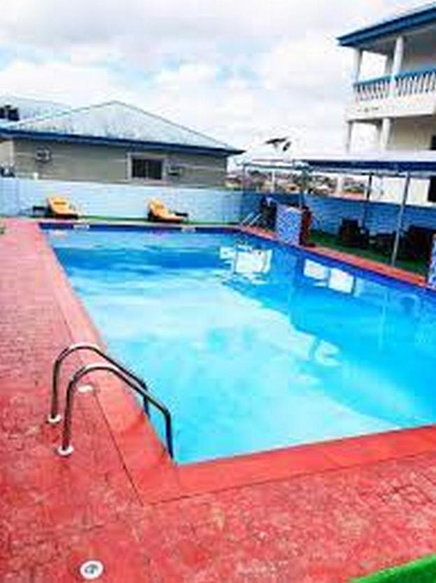 akiavic blue roof hotel