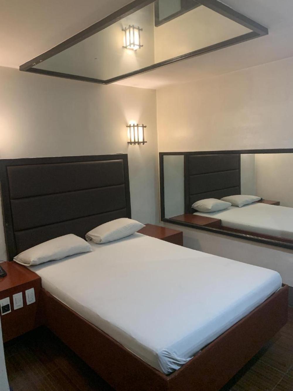 reddoorz riches holiday hotel avenida