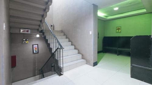 reddoorz riches holiday hotel avenida