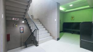 reddoorz riches holiday hotel avenida