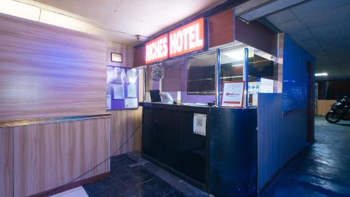 reddoorz riches holiday hotel avenida