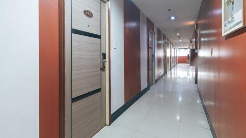 reddoorz riches holiday hotel avenida