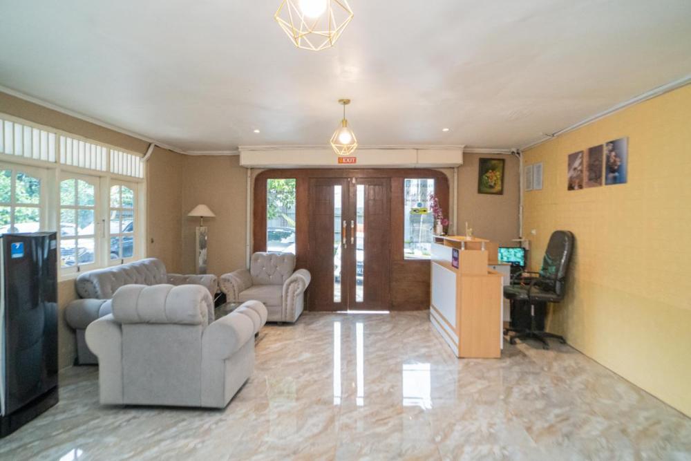 reddoorz near taman safari 2