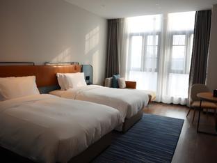 echarm hotel yichang east railway station
