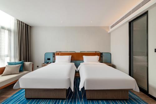 echarm hotel yichang east railway station