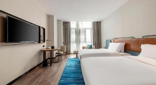 echarm hotel yichang east railway station