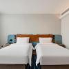 echarm hotel yichang east railway station