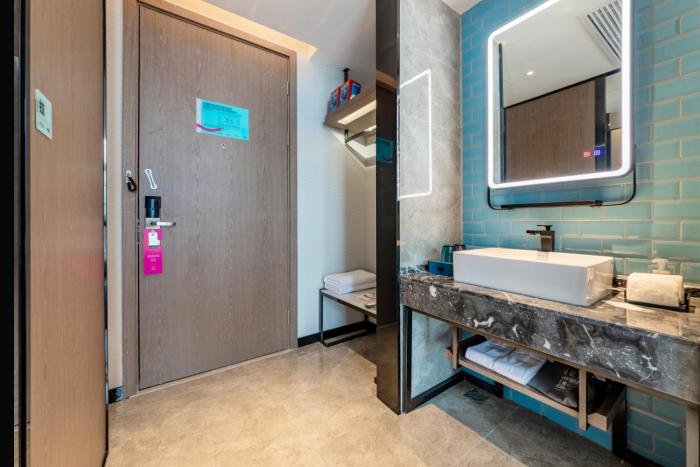 echarm hotel yichang east railway station