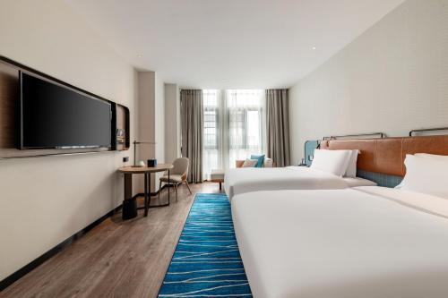 echarm hotel yichang east railway station
