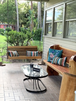 Nature Coast Inn & Cottages,649 Highway 40 West,4 star