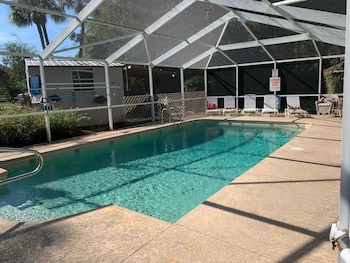 Nature Coast Inn & Cottages,649 Highway 40 West,4 star