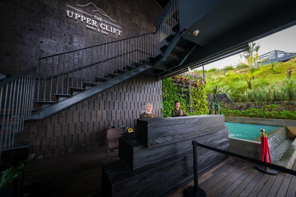 the upper clift resort and cafe
