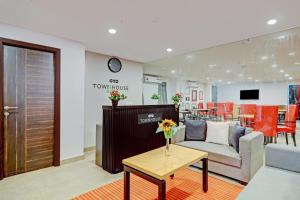 Townhouse Sr Nagar Metro Station Hyderabad,India>>Hyderabad,3 star