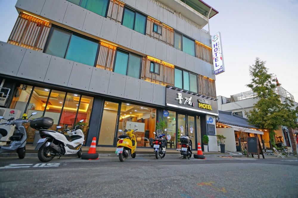 jeonju hanok maeul pungkyeong guest and hotel