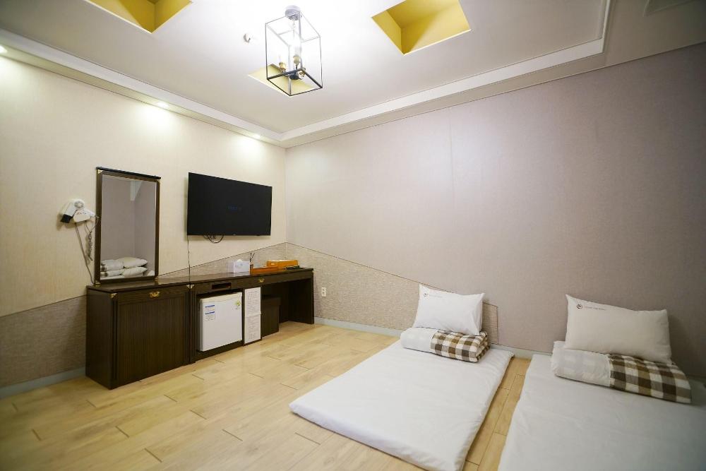 jeonju hanok maeul pungkyeong guest and hotel