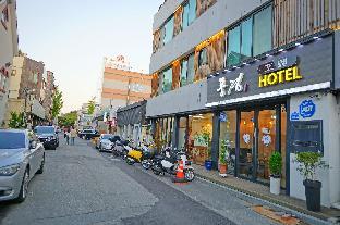 jeonju hanok maeul pungkyeong guest and hotel