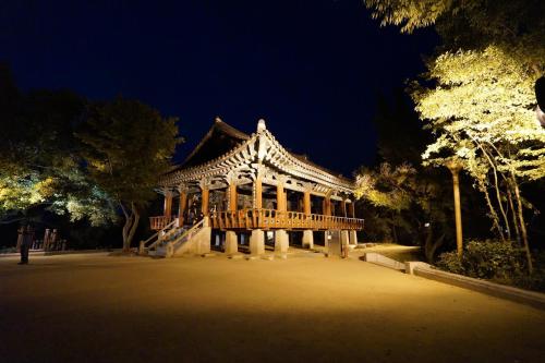 jeonju hanok maeul pungkyeong guest and hotel