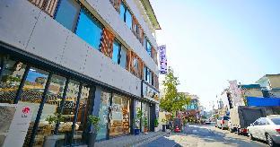 jeonju hanok maeul pungkyeong guest and hotel