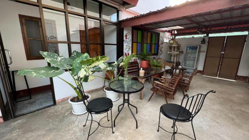 chiang mai gate house