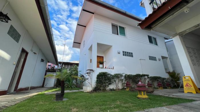 chiang mai gate house