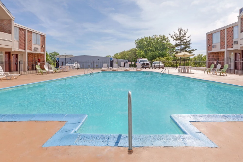 Travelodge By Wyndham Jackson,Jackson>>Detroit,2 star