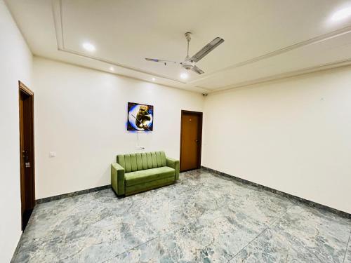 hotel the orchid tree