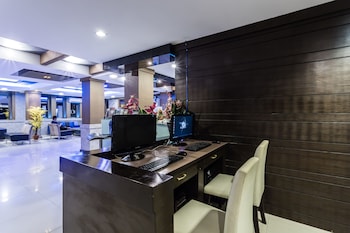7q patong beach hotel