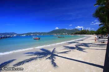 7q patong beach hotel