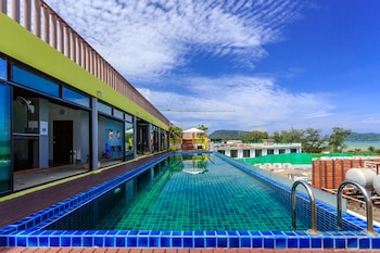 7q patong beach hotel