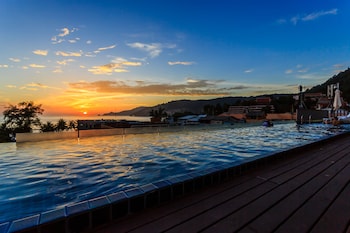 7q patong beach hotel