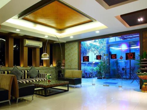 7q patong beach hotel