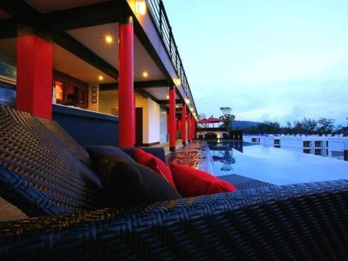 7q patong beach hotel