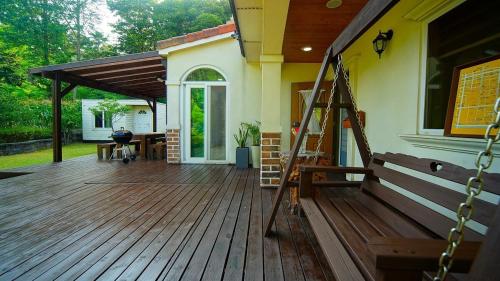 jeonju hanok village kim myeong ok byeoljang pension