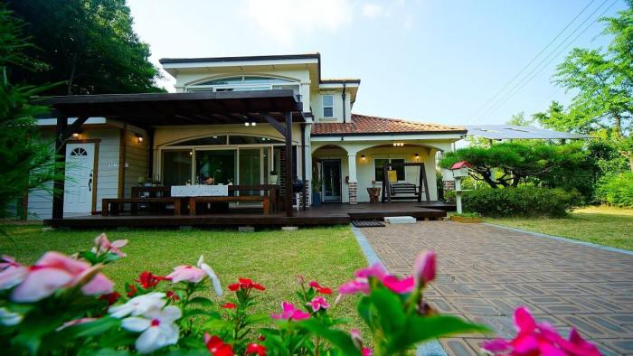 jeonju hanok village kim myeong ok byeoljang pension