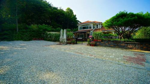 jeonju hanok village kim myeong ok byeoljang pension