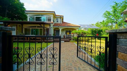 jeonju hanok village kim myeong ok byeoljang pension