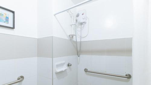 reddoorz melbourne suites makati