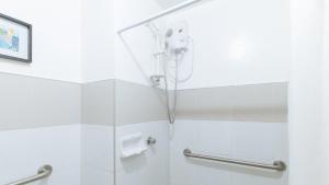 reddoorz melbourne suites makati